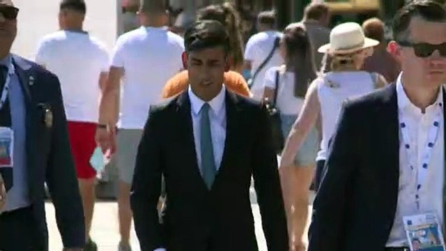 El primer ministro británico expulsa del Gobierno al presidente del Partido Conservador