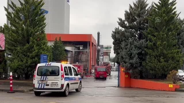 Kauçuk boya fabrikasında çıkan yangın söndürüldü
