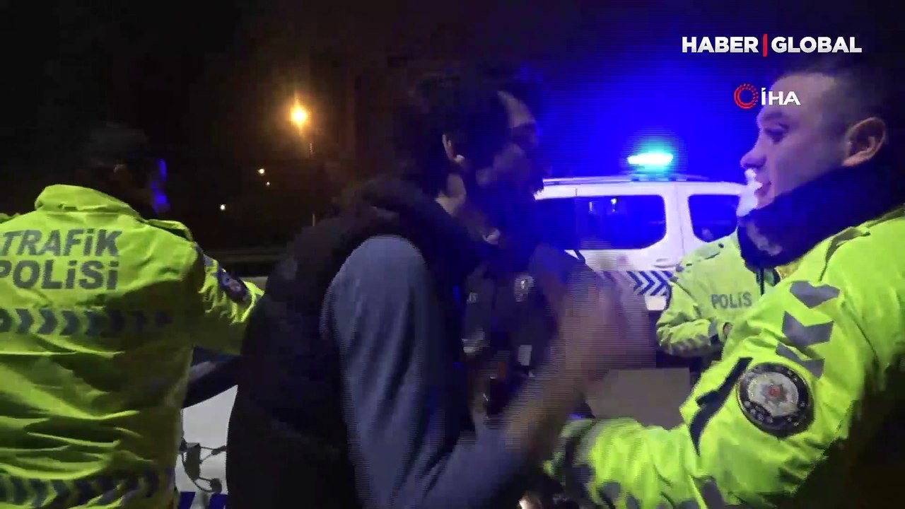 Polis denetimine takılan sürücünün ilginç isteği şoke etti: 'Bana ceza yazın, öldürün ama bir sigara verin'