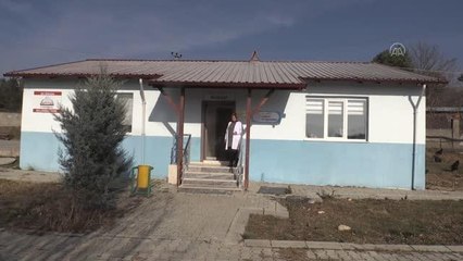 Köy yaşam merkezinde sosyalleşen kadınlar, çocuklarının çeyizini hazırlıyor