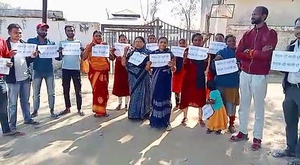 सड़क की स्थिति जर्जर, वार्डवासियों ने किया प्रदर्शन