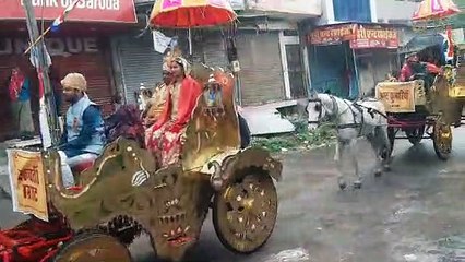 फुहारों के बीच निकली जन्मकल्याणक शोभायात्रा, 15 हाथी व 10 बग्गियों के साथ श्रद्धा का सैलाब... देखिए VIDEO