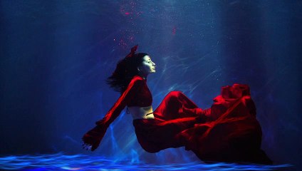 Clip art di Pietro Mollica nuota nella gioiosa marea