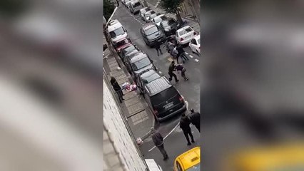 Gaziosmanpaşa'da iki grup arasında çıkan kavga anı cep telefonuyla görüntülendi