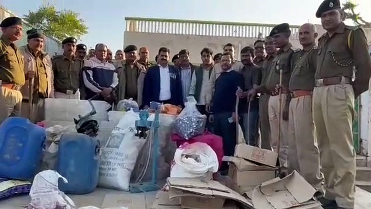 अंग्रेजी शराब की बोतलों में नकली शराब की सप्लाई, दो फैक्ट्री पकड़ी