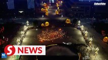 Dazzling performance of fire dragon dance in China's Chongqing