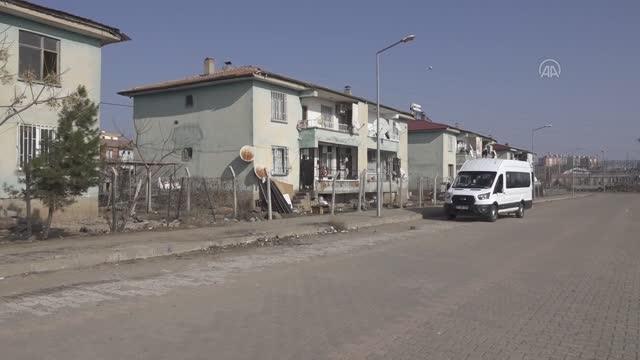 DİYARBAKIR - Kayapınar Belediyesi yaşlı ve engellilere yemek, öğrencilere de sandviç dağıtıyor