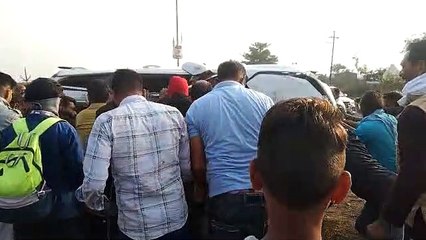 कार पलटी तो इकट्ठा हुए लोगों ने धक्का लगाकर उसे सीधा कर दिया। रविवार को सांवेर रोड पर दुर्घटना हुई, किसी के हताहत होने की सूचना नहीं है।