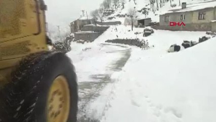 ŞIRNAK'TA 20 KÖY VE 8 MEZRA YOLU KARDAN KAPANDI