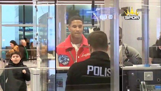 Jayden Oosterwolde, Fenerbahçe için İstanbul'a geldi