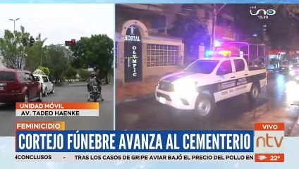 Cortejo fúnebre avanza al cementerio