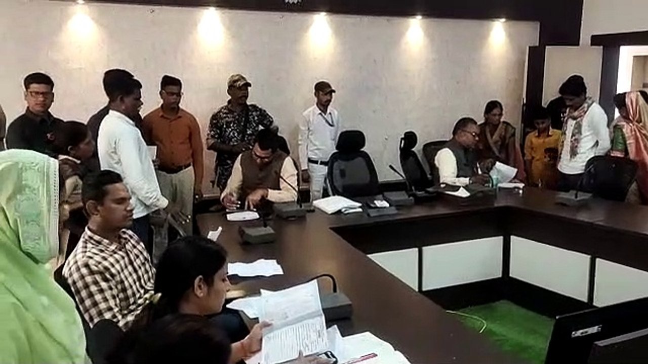 जनसुनवाई में सुनी गई आवेदकों की समस्या