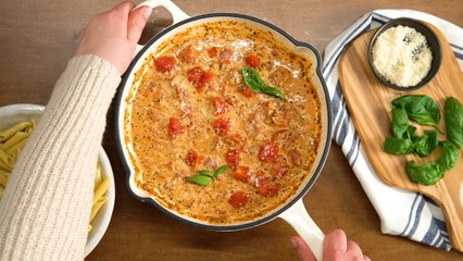How to Make Tomato-Cream Sauce for Pasta