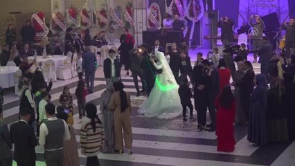 Diyarbakır annesi, terörün pençesinden kurtardığı oğlunun düğününü yaptı