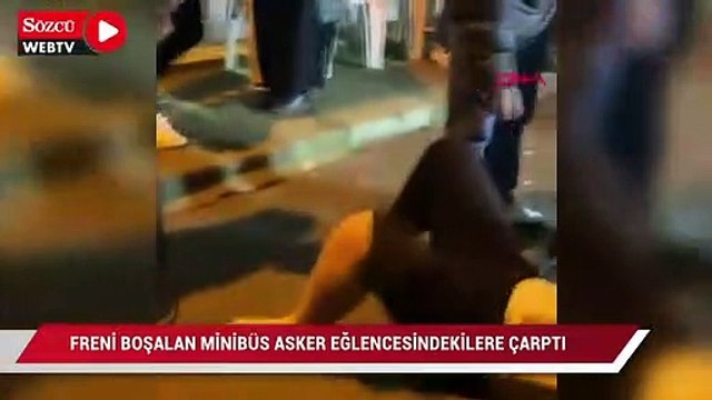 Minibüs, asker eğlencesi yapanların arasına daldı