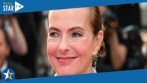 “J’ai moins de devoirs envers mes petits-enfants” : Carole Bouquet se confie sur son rôle de mère et