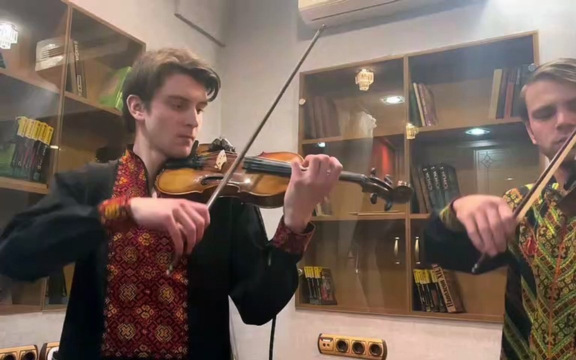 Lukynyuk bros - Plyve Kacha ( Ukranian Folk song)