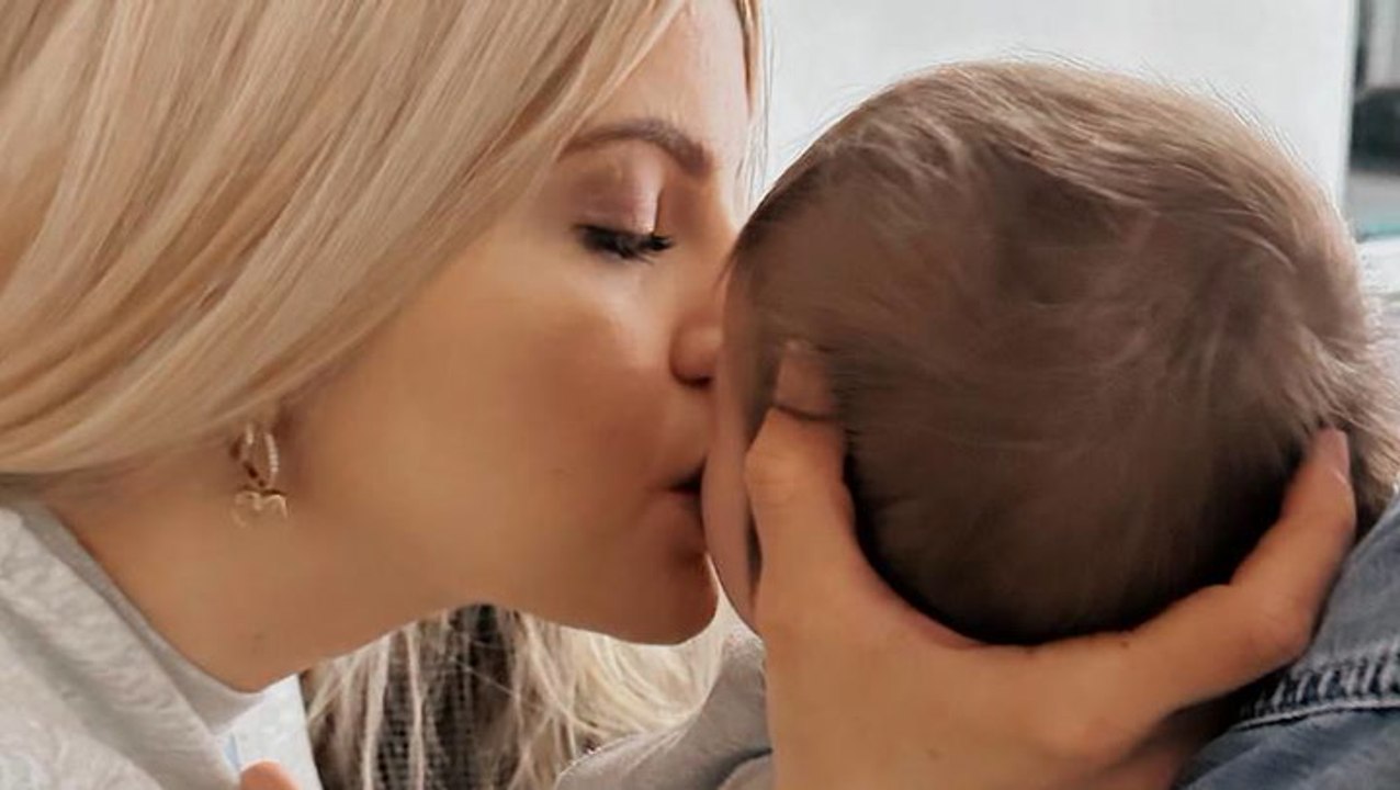 Zuckersüße Aufnahme: Coupleontour-Ina und Baby Olivia ganz innig