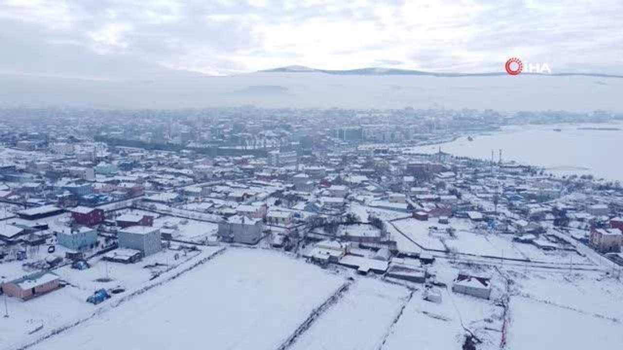 Ardahan'da Sibirya soğukları yerini kar yağışına bıraktı