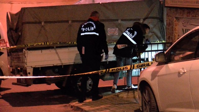 Esenlerde boşanma aşamasındaki eşini sokak ortasında öldürdü