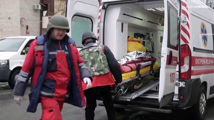 Bombe russe su Kherson. Zelensky: "Colpito deliberatamente un ospedale"