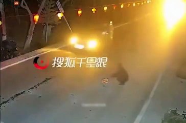 Where should we set off these fireworks the highway- Great idea! Smack. Sum ting go wong.