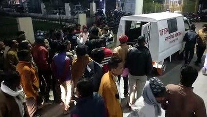 रात में जिला अस्पताल लाया गया शव