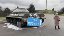 Ukrayna ordusunca ele geçirilen Rus tankları başkent Kiev'de sergileniyor