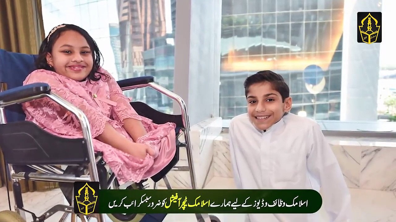 Imam Haram Makkah Ny Bachy Ko Kion Bosa Dia - Very Special Kid At Kaaba Ghanim Al Muftah