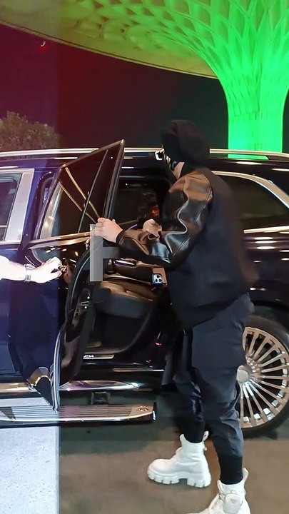 Ranveer Singh Sports all Black Look at Mumbai Airport Final