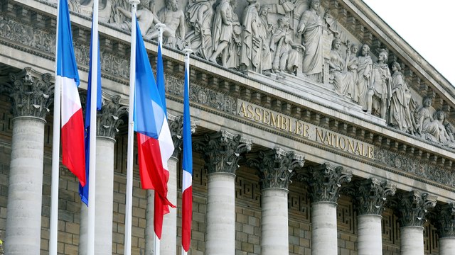 EN DIRECT | Retraites : le projet de réforme présenté aux députés