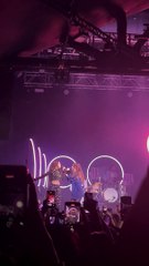 Amaia y Rigoberta Bandini interpretan 'Así bailaba' en Razzmatazz