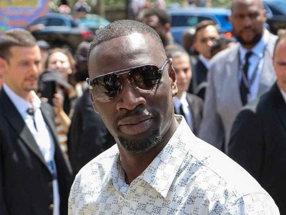 "Que son âme puisse reposer en paix" : Omar Sy en deuil, un acteur de Lupin nous a quitté a 56 ans