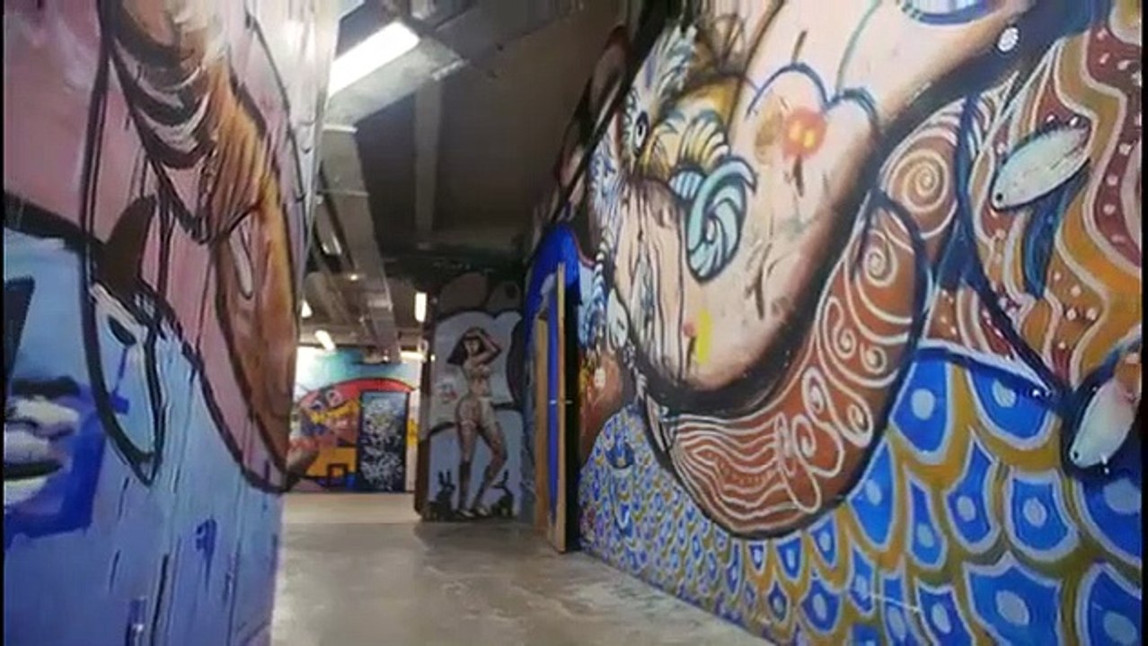 Amazing Interiors - Se1 - Ep05 - Secret Boudoir, Ultimate Man Cave, Apocalypse Bunker HD Watch