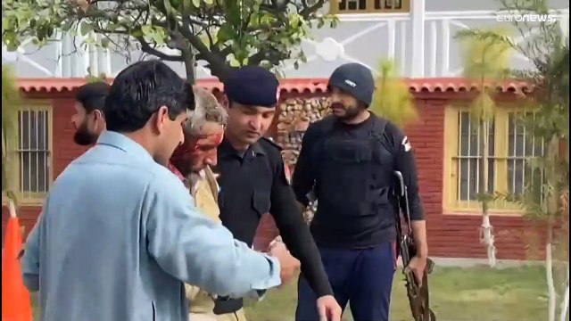 Теракт в пакистанском Пешаваре: число жертв растет