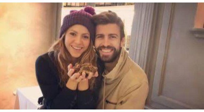 بيكيه ينشر صورته مع حبيبته الجديدة سبب طلاقه من شاكيرا