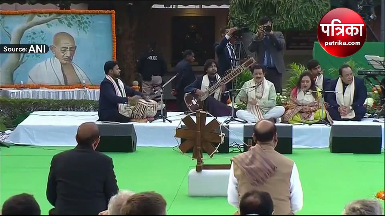 महात्मा गांधी की स्मृति में आयोजित प्रार्थना सभ...