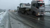 İstanbul Havalimanı'nda yoğun kar yağışı başladı: Bir çok araç kaza yaptı