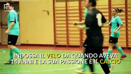 Assmà indossa il velo islamico e gioca a calcio