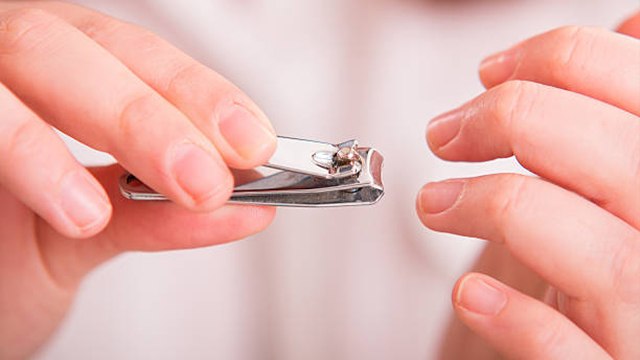 नाखून इस दिन भूलकर भी ना काटे । इस दिन नाखून काटना शुभ या अशुभ । Boldsky