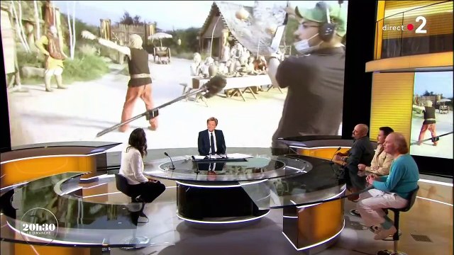 Marion Cotillard était l'invitée de 20h30 le dimanche sur France 2 pour la sortie de la réalisation de Guillaume Canet, Astérix et Obélix : L'Empire du Milieu