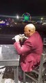 Lupillo Rivera rompe en llanto en pleno concierto