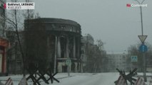 شاهد: الثلوج تغطي مدينة باخموت الأوكرانية مع استمرار القصف