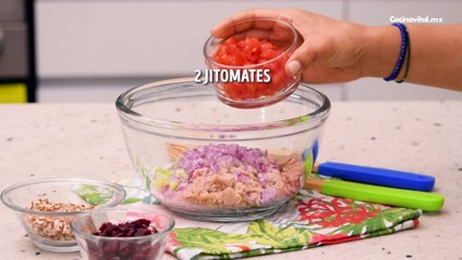 Saludable ensalada de pepino con atún en 5 pasos