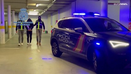 توجيه تهمة الإرهاب إلى مغربي يشتبه بأنه نفذ هجوماً بالساطور على كنيستين في إسبانيا