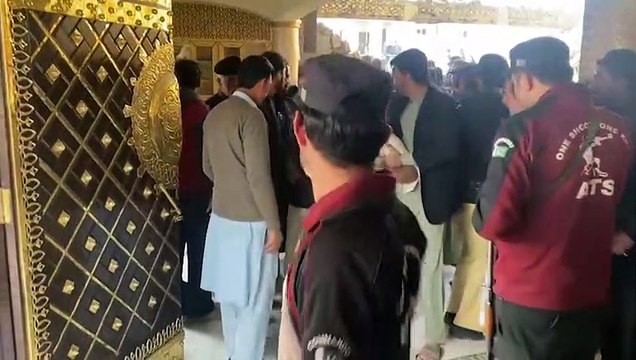 Explosão em mesquita no Paquistão deixa mais de 60 mortos