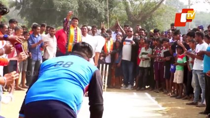 Newsfuse | BJP National Vice President Jay Panda tries his hand at batting | OTV