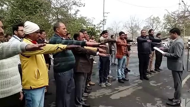 शहीद दिवस पर महात्मा गांधी को किया याद, दो मिनट का रखा गया मौन