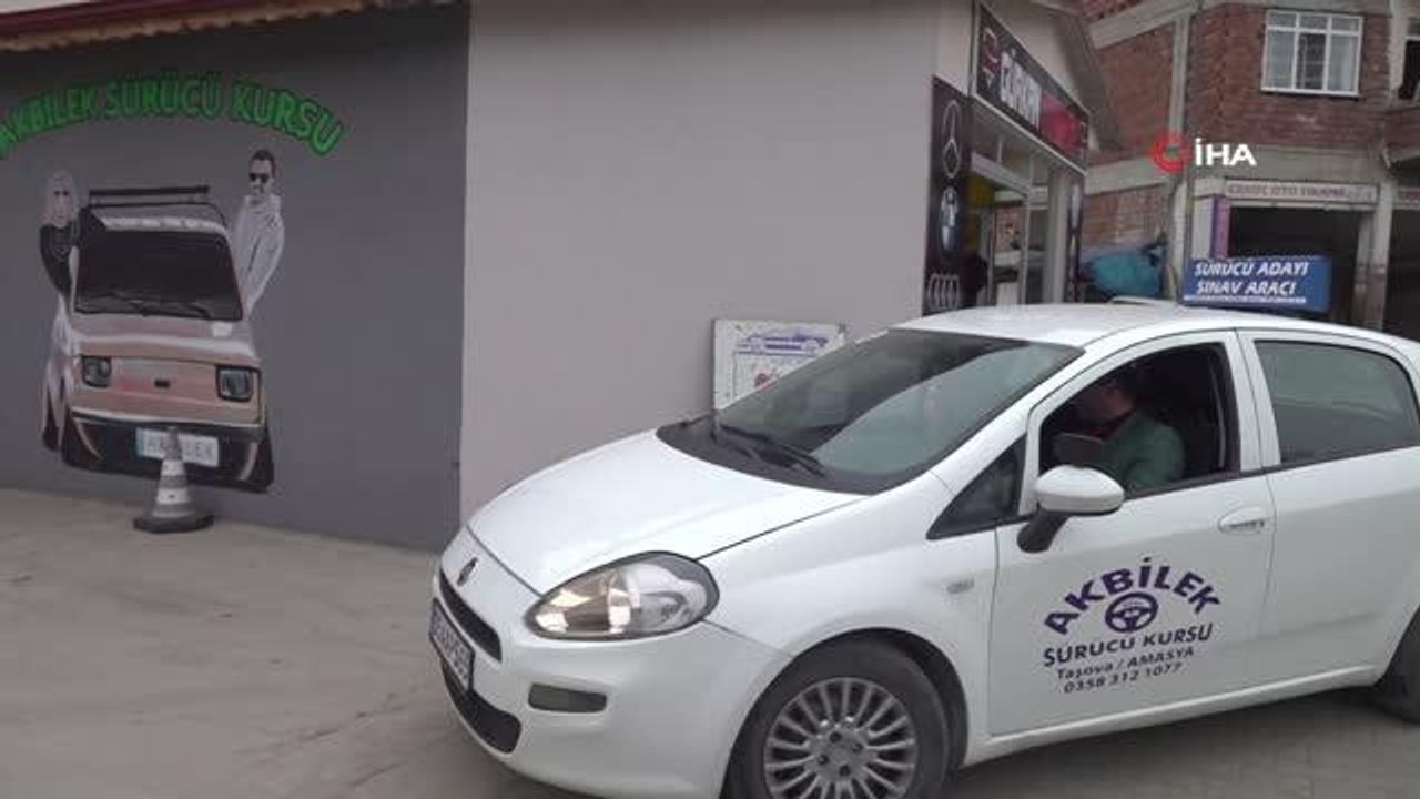 Yaralı bulduğu şahine 'Tofaş' adını verdi