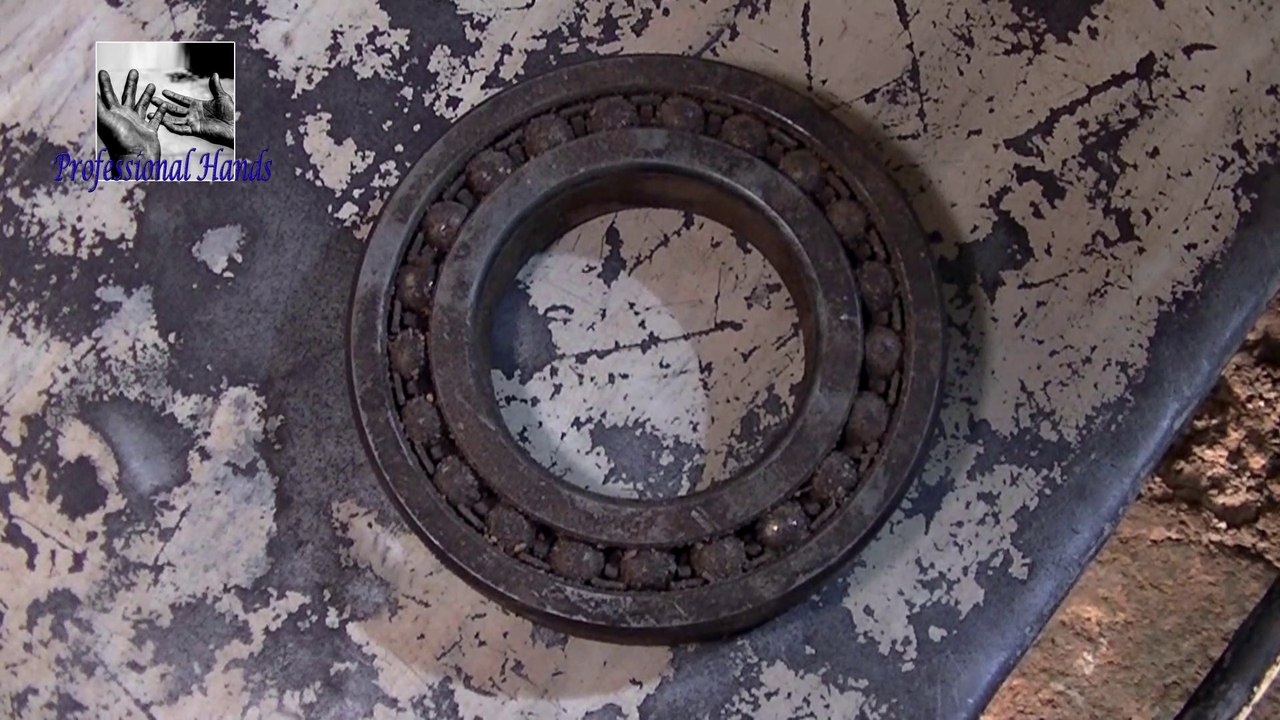 How to Clean Old Universal Bearing //old rusty universal bearing repair able to reuse